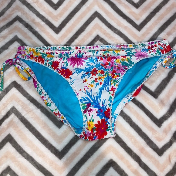 Flower bikini - Picture 4 of 6